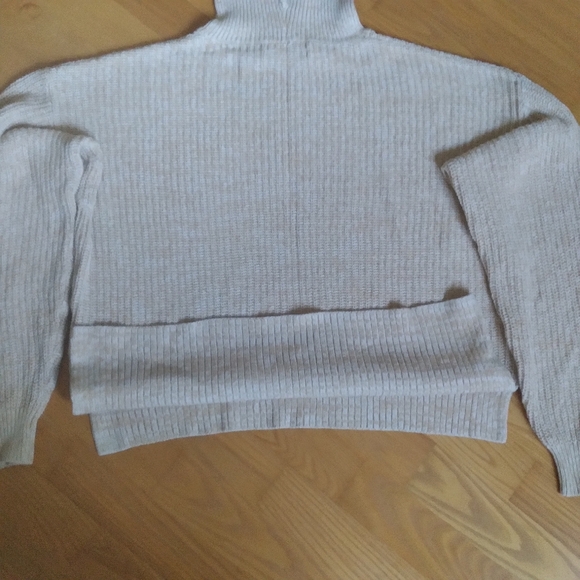 Urban Outfitters Women's Cream Cropped Knit Y2K Turtleneck Sweater - Picture 8 of 8